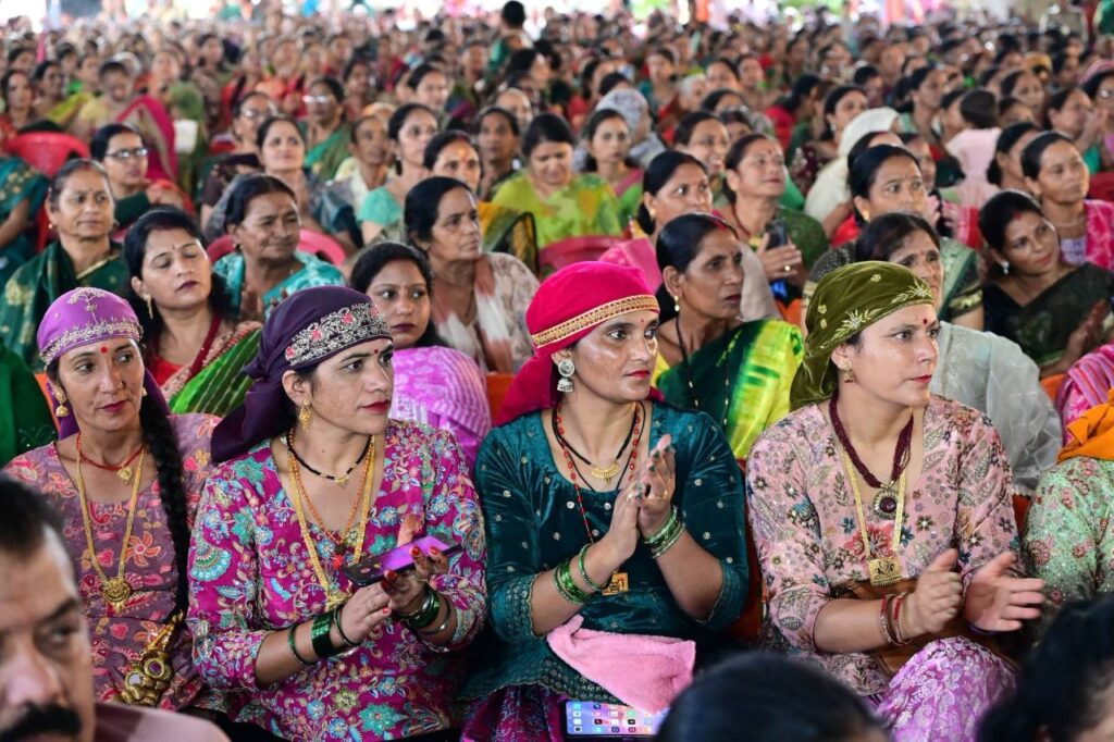 देहरादून के भाऊवाला में महिला संवाद कार्यक्रम में सीएम धामी ने महिलाओं से संवाद किया।