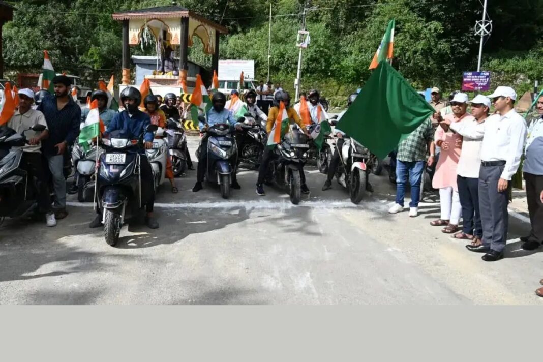 नई टिहरी और कीर्तिनगर में तिरंगा बाइक रैली व यात्रा में उमड़ी भीड़ नई टिहरी और कीर्तिनगर में तिरंगा बाइक रैली व यात्रा में उमड़ी भीड़