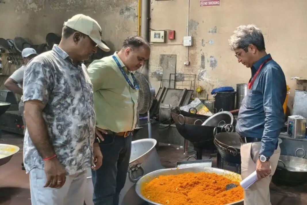 नई टिहरी में खाद्य सुरक्षा विभाग की कार्रवाई, ढालवाला से खाद्य पदार्थों के 9 नमूने जांच को भेजे नई टिहरी में खाद्य सुरक्षा विभाग की कार्रवाई, 9 नमूने जांच को भेजे
