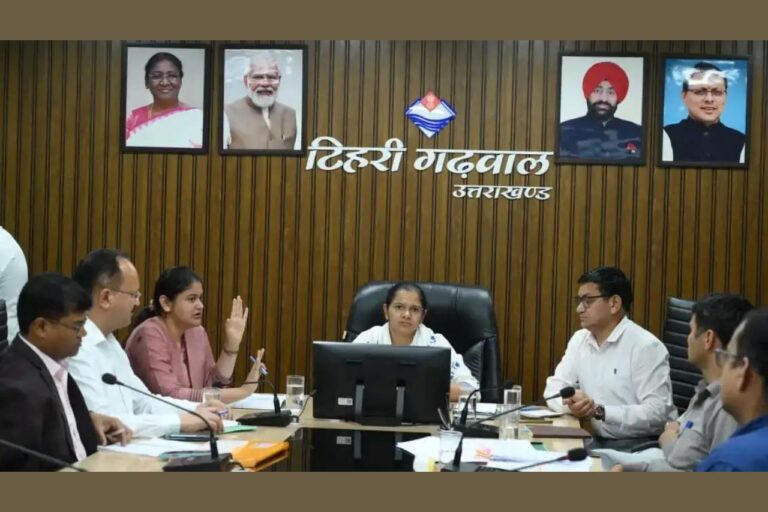 नई टिहरी में भूस्खलन की समीक्षा, डीएम ने अधिकारियों को दिए सख्त निर्देश