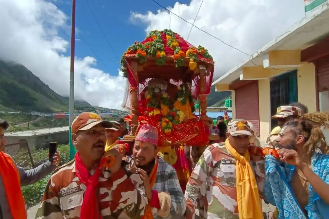 नर-नारायण जयंती पर बदरीनाथ धाम में विशेष पूजा, भगवान नर-नारायण पहुंचे माता मूर्ति मंदिर नर-नारायण जयंती पर बदरीनाथ धाम में विशेष पूजा, माता मूर्ति मंदिर पहुंचे भगवान