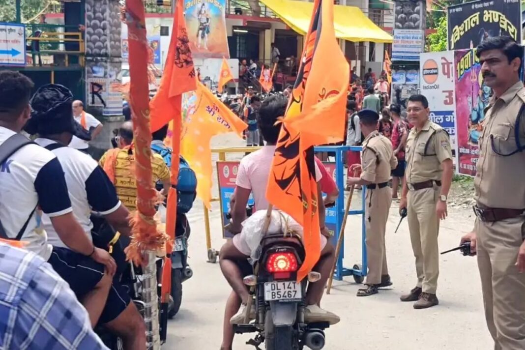 नीलकंठ कांवड़ यात्रा पर तीसरी आंख का पहरा, 70 कैमरों और ड्रोन से 24 घंटे निगरानी नीलकंठ कांवड़ यात्रा सुरक्षा, नीलकंठ में 70 सीसीटीवी कैमरे, नीलकंठ कांवड़ यात्रा निगरानी, ड्रोन से निगरानी, कांवड़ यात्रा सुरक्षा व्यवस्था,