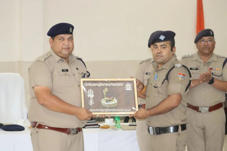 नीलकंठ कांवड़ यात्रा में उत्कृष्ट ड्यूटी निभाने वाले 100 जवान सम्मानित