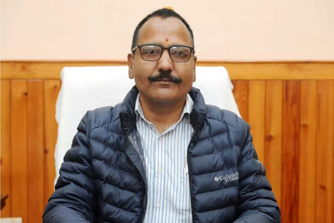 नैनीताल की क्षतिग्रस्त सड़कें 15 अक्टूबर तक होंगी दुरुस्त, CM धामी के निर्देश