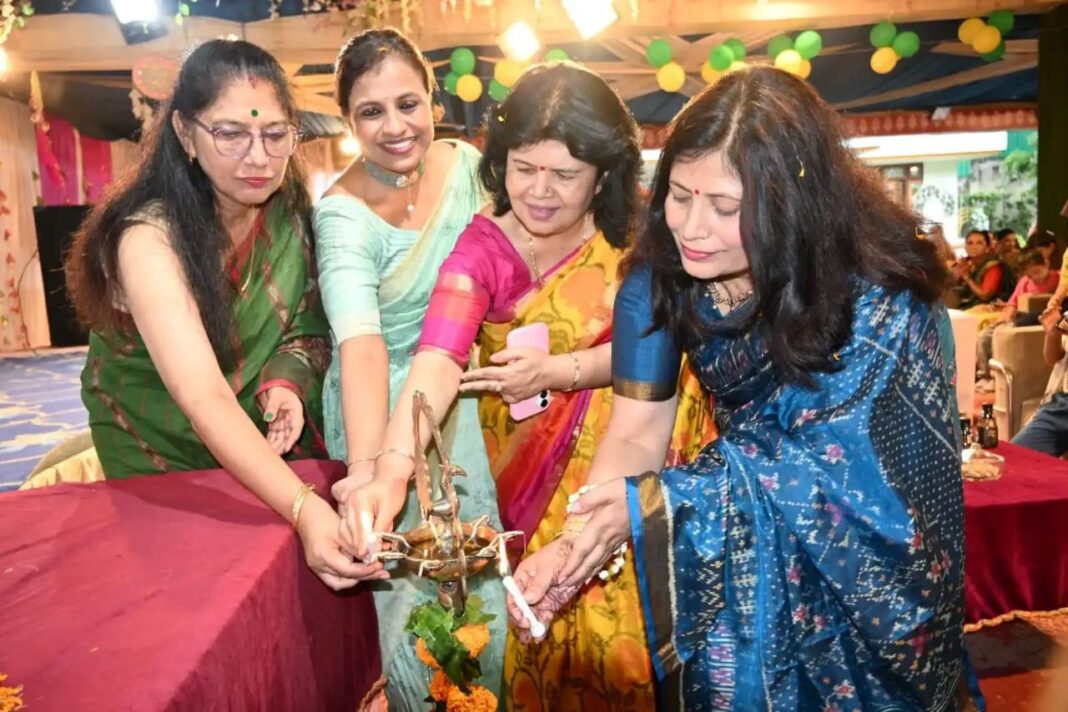 नैनीताल पुलिस ने हर्षोल्लास से मनाया हरियाली तीज महोत्सव, महिला कर्मियों और बच्चों ने लिया हिस्सा नैनीताल पुलिस ने मनाया हरियाली तीज महोत्सव, महिला कर्मियों ने लिया हिस्सा