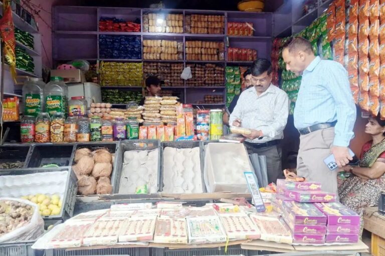 नैनीताल में खाद्य प्रतिष्ठानों का निरीक्षण, तीन नमूने जांच को भेजे