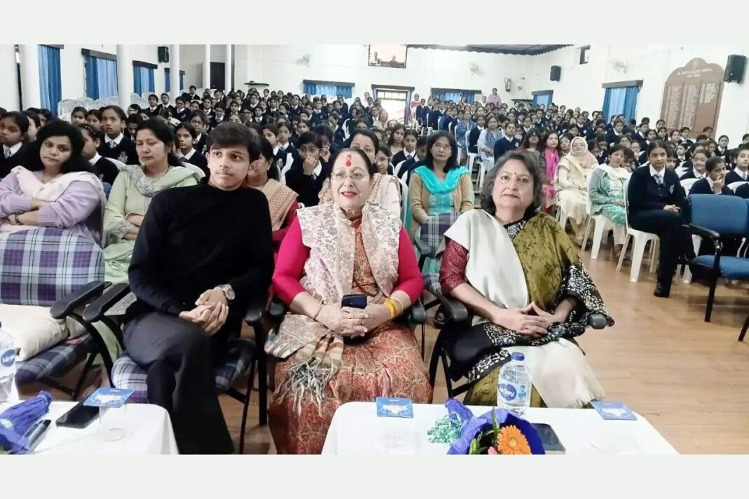 नैनीताल में छात्राओं के लिए जागरूकता कार्यक्रम, विधायक सरिता आर्या ने स्वास्थ्य और सुरक्षा पर दिया जोर नैनीताल में प्रोजेक्ट एसएचई कार्यक्रम, छात्राओं को स्वास्थ्य-सुरक्षा की जानकारी