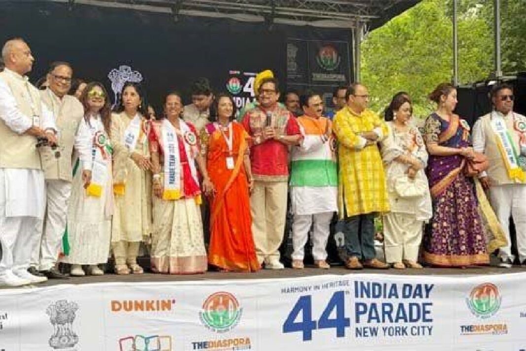 न्यूयॉर्क में तारक मेहता का उल्टा चश्मा की टीम ने मनाया भारत का 80वां स्वतंत्रता दिवस न्यूयॉर्क में तारक मेहता का उल्टा चश्मा की टीम ने मनाया स्वतंत्रता दिवस