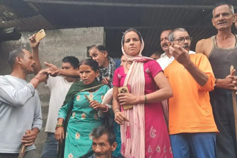 पौड़ी के मासौं तल्ला गांव में गुलदार रेस्क्यू के दौरान दो वन आरक्षी घायल