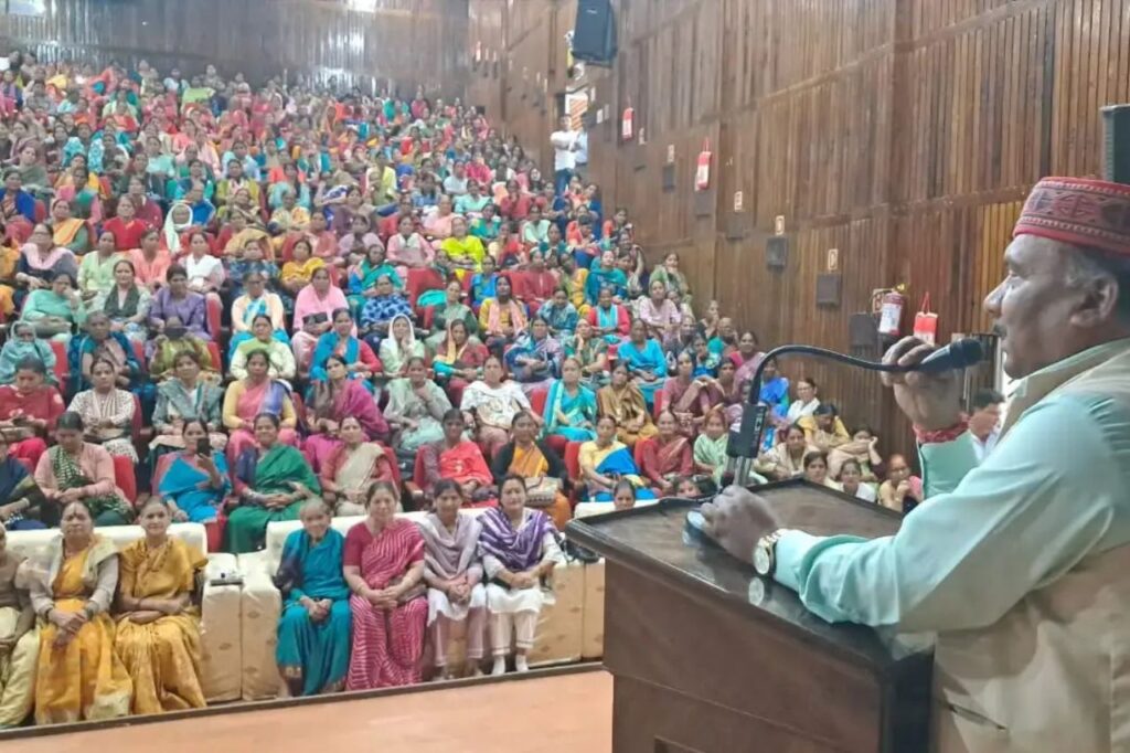 पौड़ी में रक्षाबंधन कार्यक्रम, विधायक पोरी ने 750 से अधिक महिलाओं को बांधी राखी