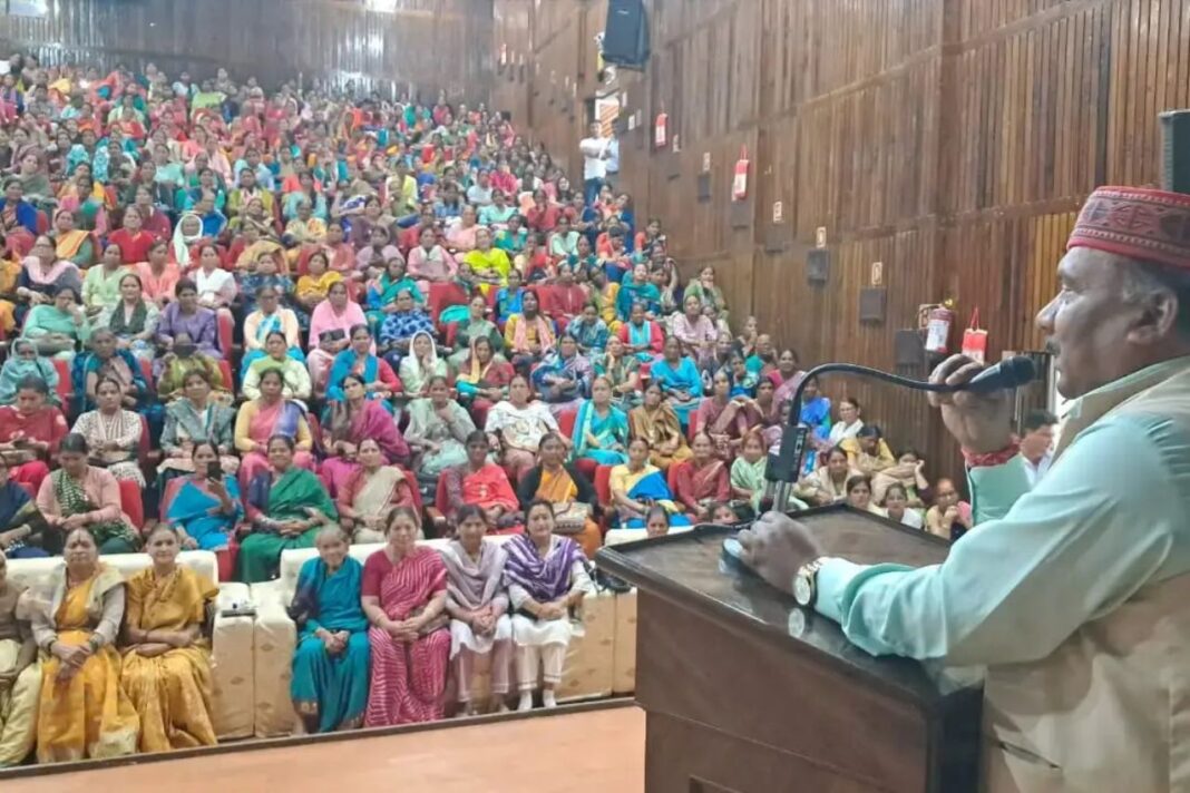 पौड़ी में रक्षाबंधन पर विशेष आयोजन, विधायक राजकुमार पोरी ने 750 से अधिक महिलाओं को बांधी राखी पौड़ी में रक्षाबंधन कार्यक्रम, विधायक पोरी ने 750 से अधिक महिलाओं को बांधी राखी
