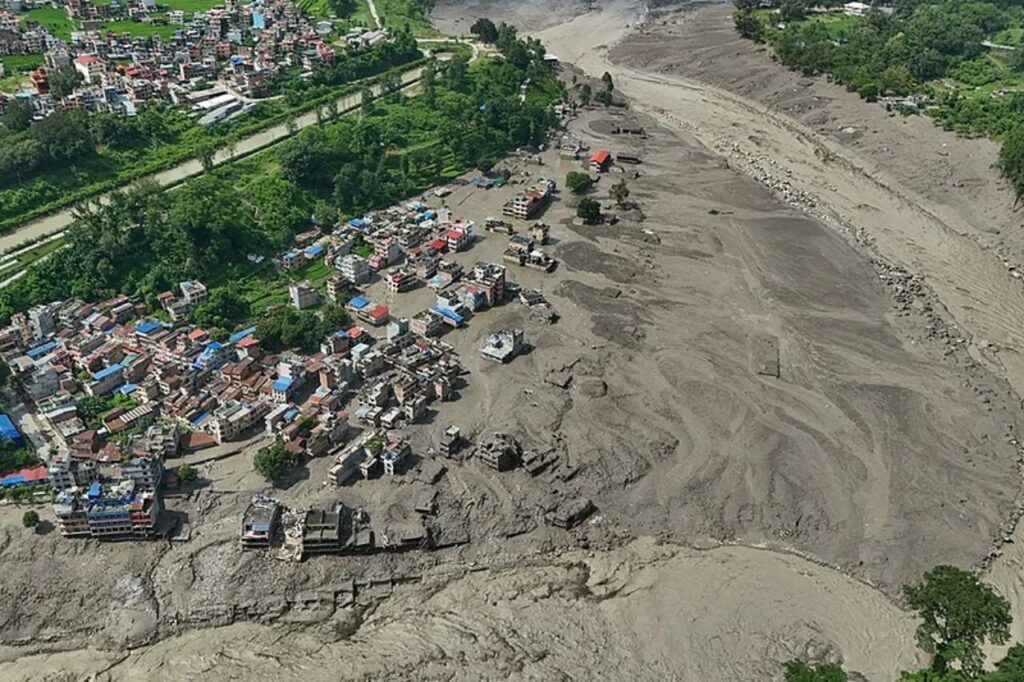 प्रभावित लोगों की तलाश और सहायता के प्रयास जारी हैं।