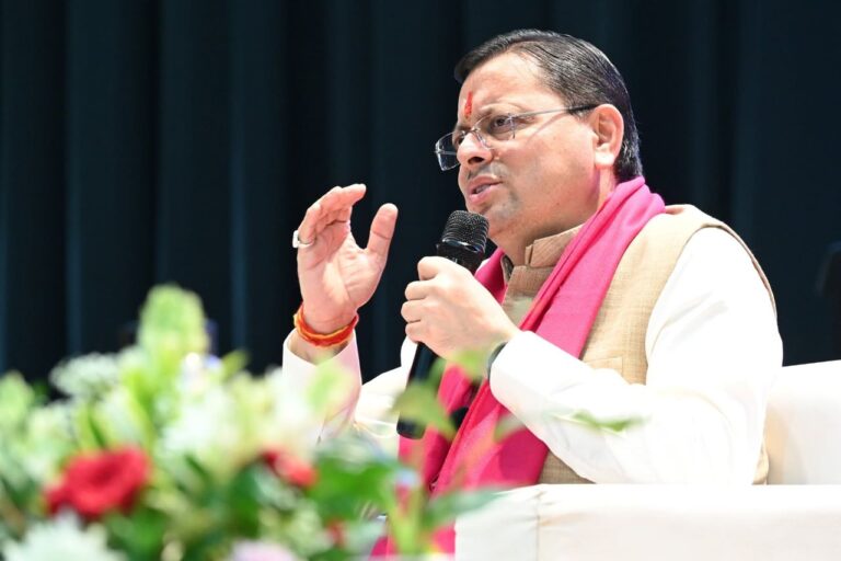 मुख्यमंत्री धामी का छात्रों से संवाद