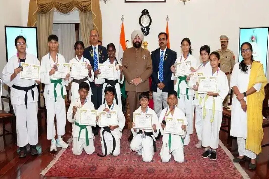 राज्यपाल गुरमीत सिंह ने लोक-मिलन कार्यक्रम में सुनीं जनसमस्याएं, त्वरित निस्तारण के निर्देश राज्यपाल गुरमीत सिंह ने लोक-मिलन कार्यक्रम में सुनीं जनसमस्याएं