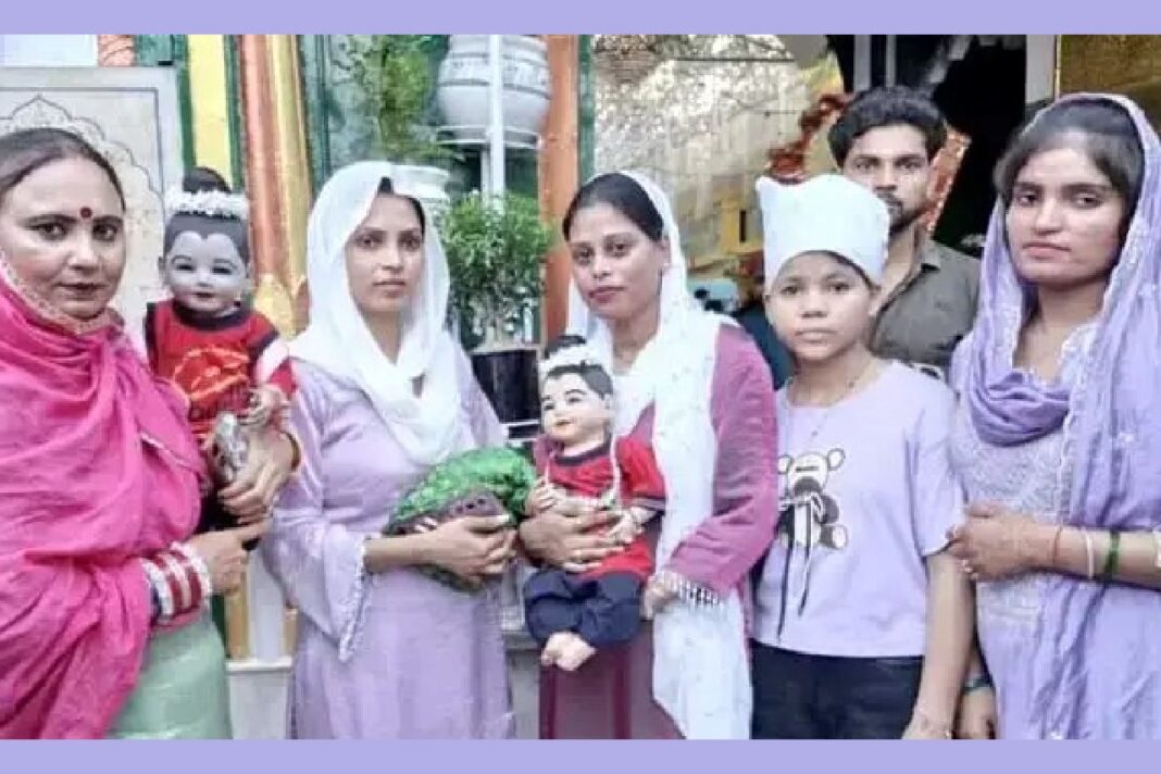लड्डू गोपाल के साथ कलियर जियारत करने पहुंचा पंजाब का परिवार, आस्था का दिखा अनूठा संगम लड्डू गोपाल के साथ कलियर जियारत करने पहुंचा पंजाब का परिवार