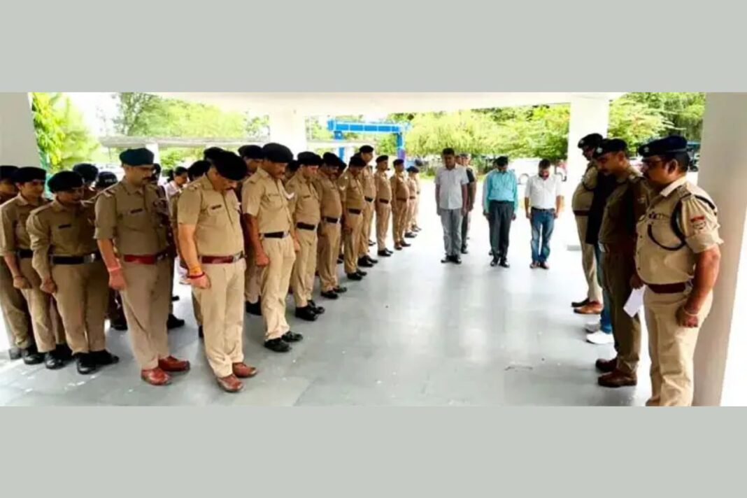 विभाजन विभीषिका स्मृति दिवस पर हरिद्वार पुलिस ने शहीदों को दी श्रद्धांजलि विभाजन विभीषिका स्मृति दिवस पर हरिद्वार पुलिस ने शहीदों को दी श्रद्धांजलि