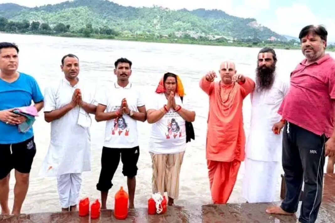शहजाद से शंकर और रजिया से सावित्री बने दंपति ने फिर उठाई कांवड़, शिवरात्रि पर करेंगे जलाभिषेक हरिद्वार कांवड़ यात्रा, शंकर सावित्री कांवड़ यात्रा, शहजाद से शंकर, रजिया से सावित्री, श्रावण मास कांवड़,