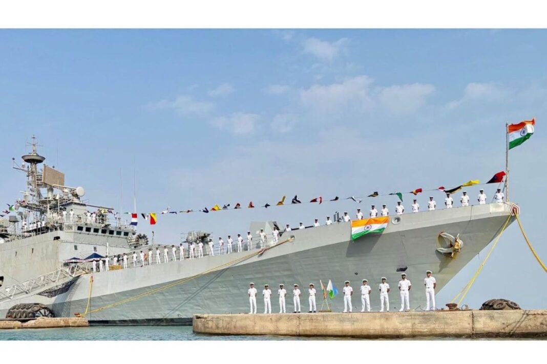 स्वतंत्रता दिवस पर विदेशी बंदरगाहों में दिखी भारतीय नौसेना की समुद्री मौजूदगी स्वतंत्रता दिवस पर विदेशी बंदरगाहों में दिखी भारतीय नौसेना की समुद्री मौजूदगी