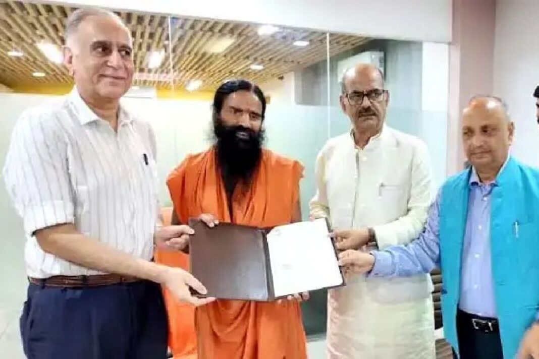 स्वामी रामदेव की मौजूदगी में भारतीय शिक्षा बोर्ड के तीन बड़े समझौते, स्कूल स्तर से रोजगारपरक शिक्षा पर जोर भारतीय शिक्षा बोर्ड समझौता, स्वामी रामदेव भारतीय शिक्षा बोर्ड, स्कूली शिक्षा में कौशल विकास, रोजगारपरक शिक्षा,