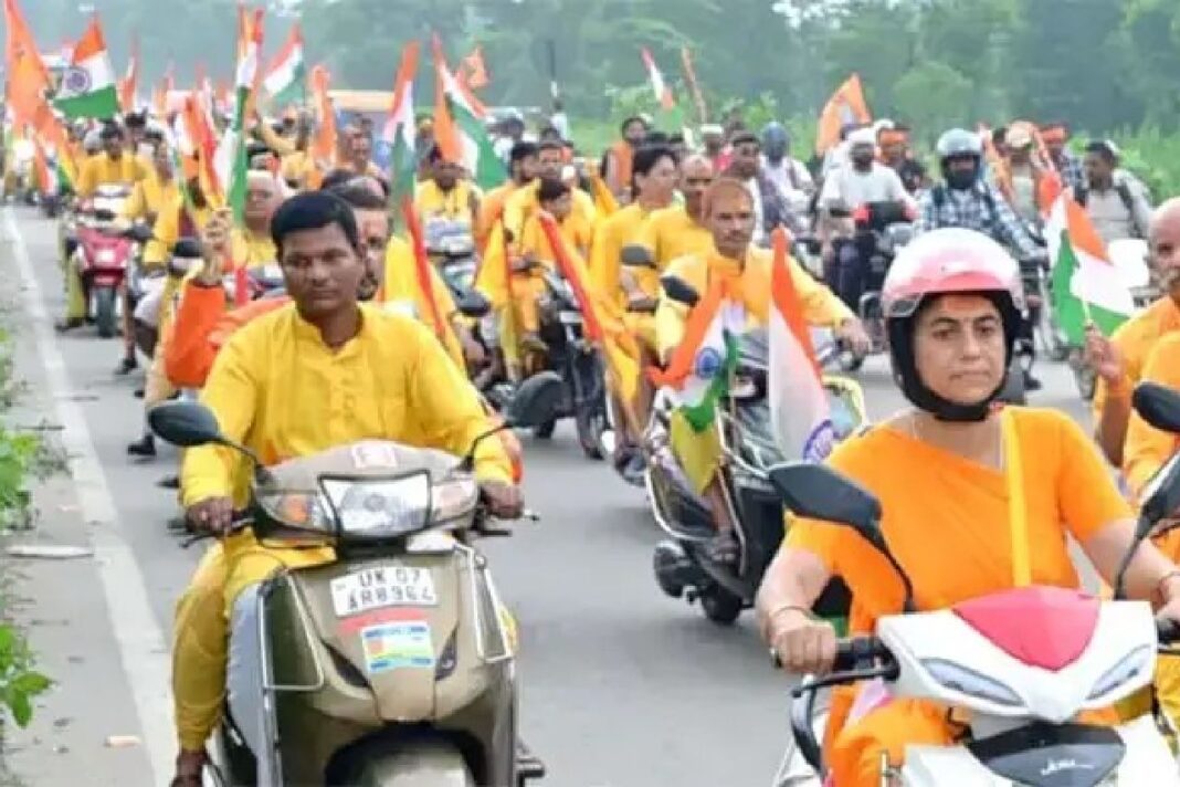 हरिद्वार में शांतिकुंज वाहन कांवड़ यात्रा निकाली गई।
