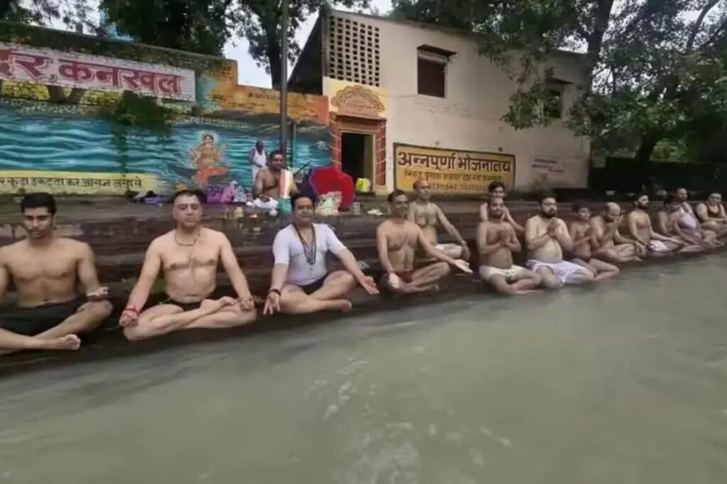हरिद्वार रक्षाबंधन: गंगा घाटों पर उमड़ी भीड़, श्रावणी उपाकर्म में हुए धार्मिक अनुष्ठान