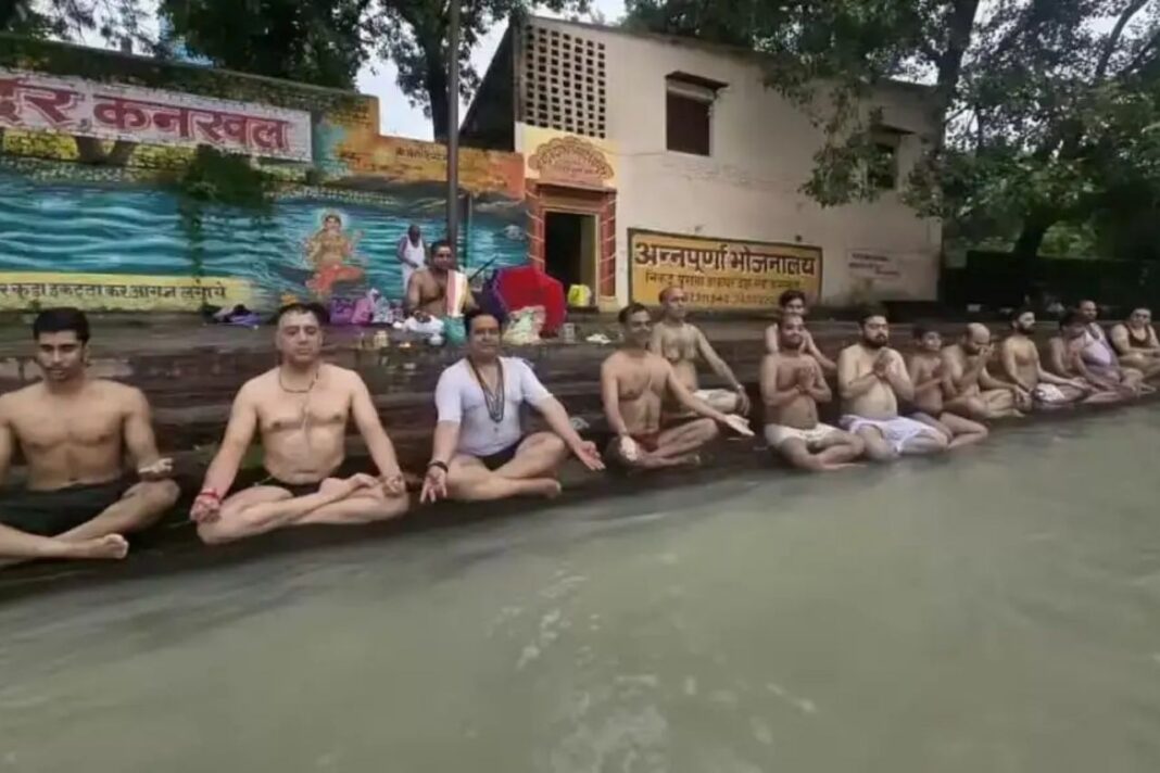 हरिद्वार में श्रद्धा और परंपरा के साथ मनाया गया रक्षाबंधन, श्रावणी उपाकर्म में गंगा घाटों पर उमड़ी भीड़ हरिद्वार रक्षाबंधन: गंगा घाटों पर उमड़ी भीड़, श्रावणी उपाकर्म में हुए धार्मिक अनुष्ठान