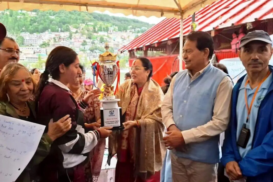 नैनीताल झील में वार्षिक नासा जलीय खेल प्रतियोगिता आयोजित, शिवम धपोला और नेहमत कौर बने सर्वश्रेष्ठ खिलाड़ी नैनीताल झील में वार्षिक नासा जलीय खेल प्रतियोगिता आयोजित