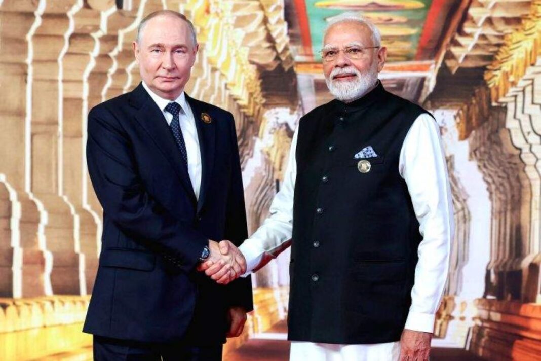 ब्रिक्स शिखर सम्मेलन में पीएम मोदी ने विश्व नेताओं का किया स्वागत, पृष्ठभूमि में दिखा रामनाथस्वामी मंदिर प्रधानमंत्री मोदी और रूस के राष्ट्रपति व्लादिमीर पुतिन