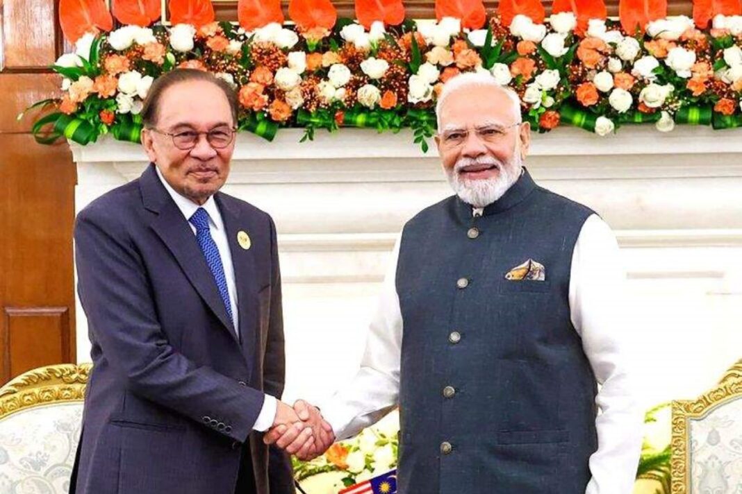 भारत-मलेशिया संबंधों को नई गति देने पर मोदी और अनवर इब्राहिम की अहम बैठक भारत-मलेशिया संबंध: मोदी और अनवर इब्राहिम की अहम बैठक, सहयोग बढ़ाने पर चर्चा