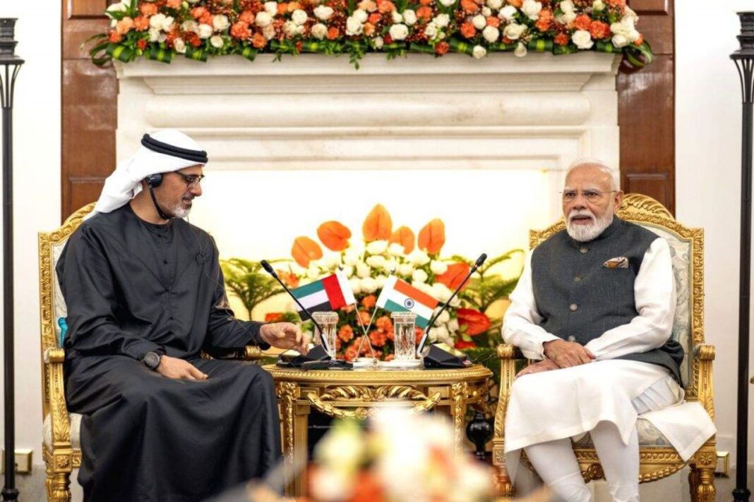मोदी और अबू धाबी के क्राउन प्रिंस की बैठक, भारत-यूएई संबंधों को मजबूत करने पर जोर मोदी और अबू धाबी के क्राउन प्रिंस की बैठक, भारत-यूएई संबंधों को मजबूत करने पर जोर