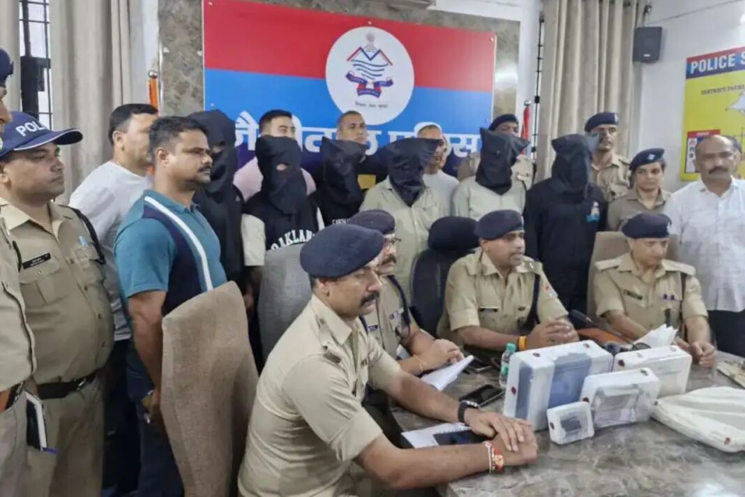 हल्द्वानी में अंतरराष्ट्रीय साइबर वित्तीय नेटवर्क का भंडाफोड़, छह आरोपित गिरफ्तार हल्द्वानी में साइबर वित्तीय नेटवर्क का भंडाफोड़, छह आरोपित गिरफ्तार