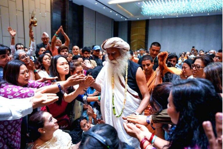 हिमालय बोर्ड बनाने की सद्गुरु ने उठाई मांग, भारत समेत पांच देशों को साथ लाने का सुझाव